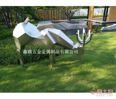 園林景觀不銹鋼鹿雕塑 靈動仿真動物的藝術之美